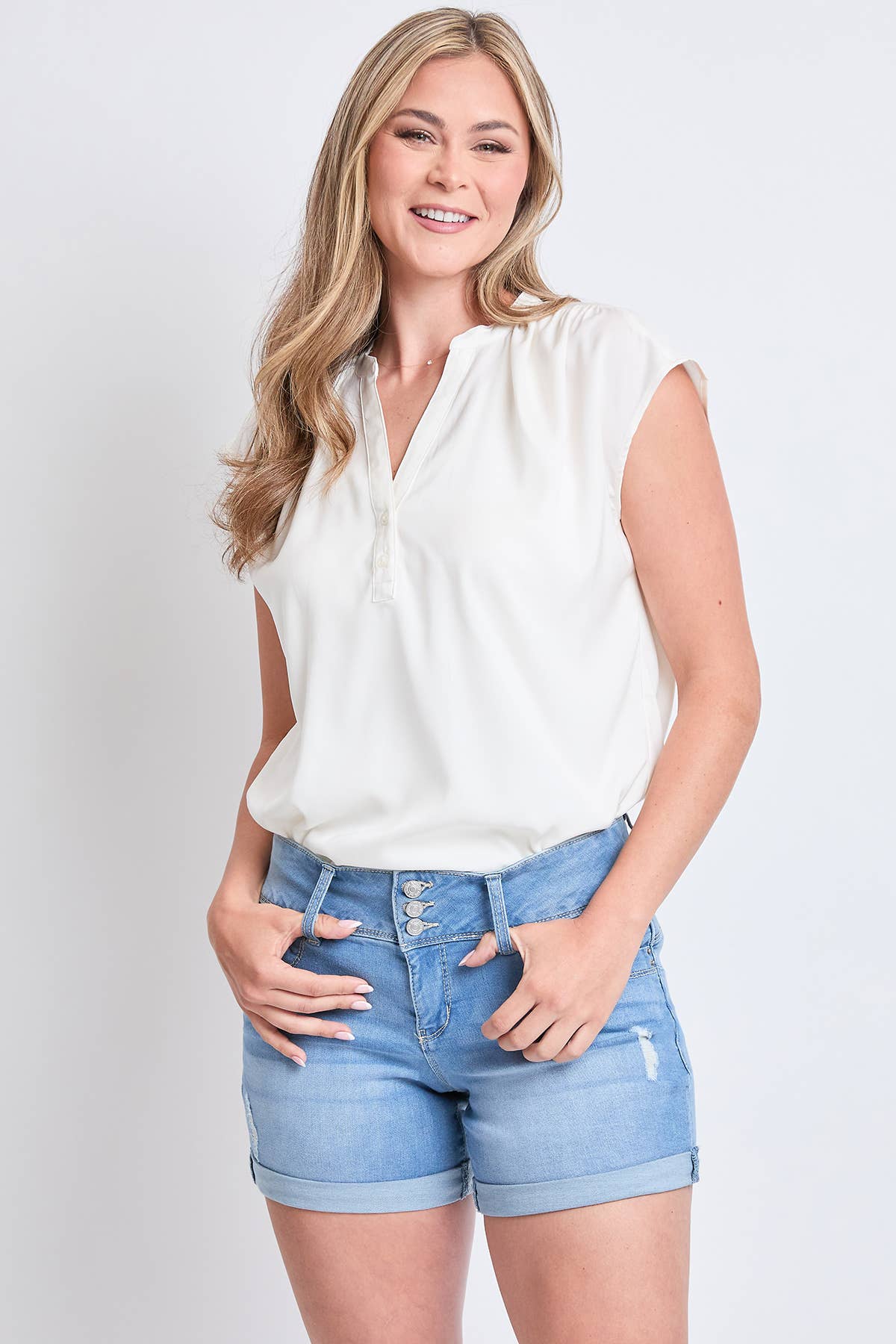 Missy WannaBettaButt 3 Button Cuffed Shorts: 12 / RIPS+WHISKERS S2658