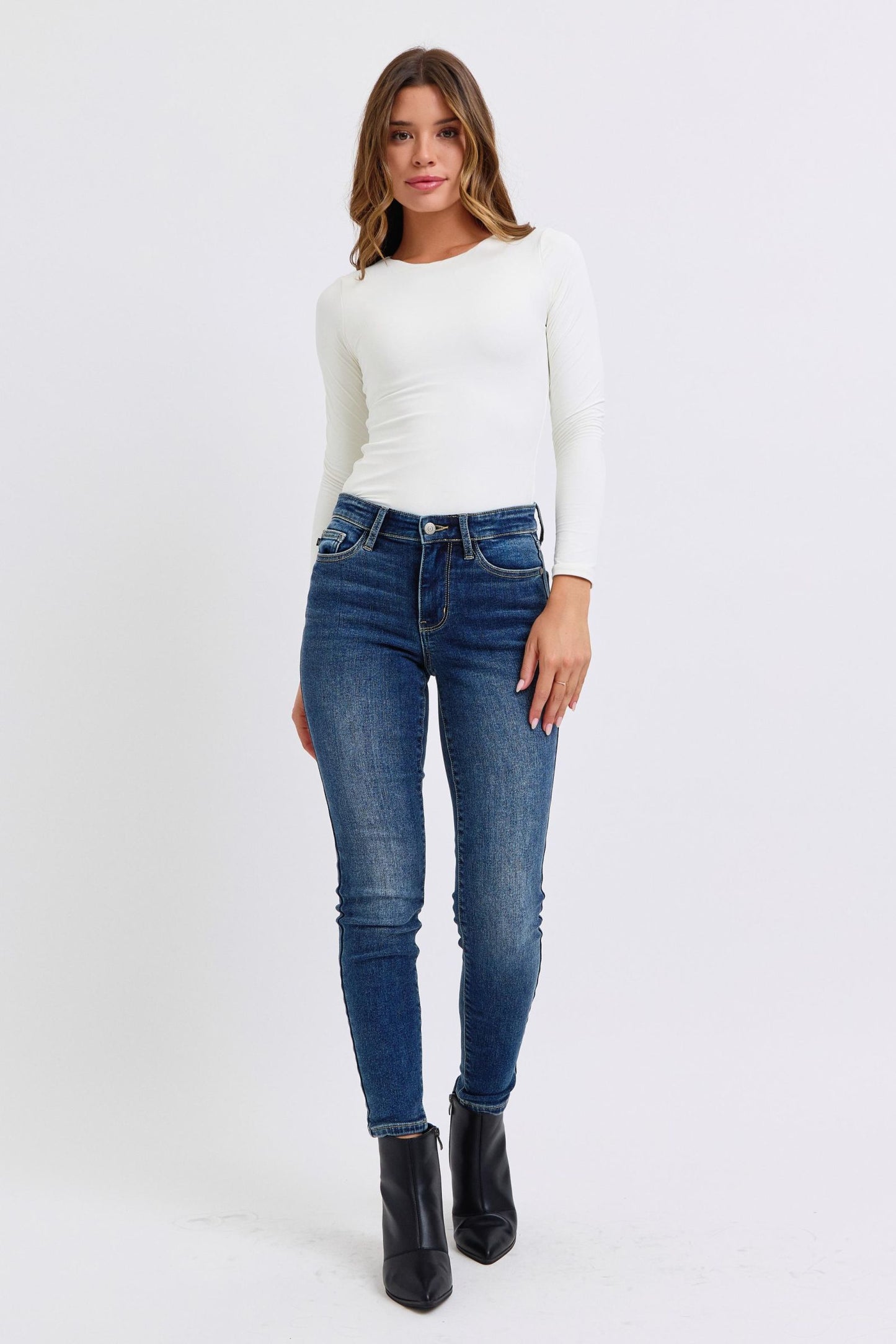 Judy Blue Full Size Mid-Rise Waist Skinny Jeans with Pockets